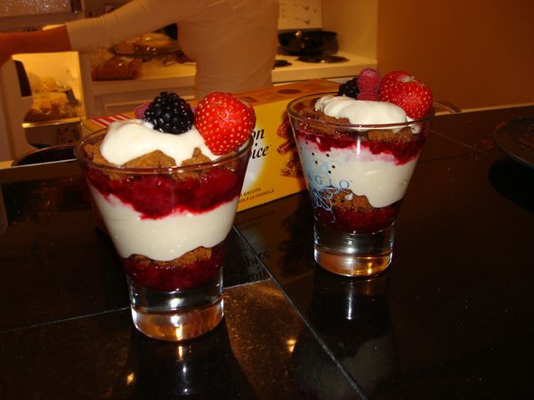 Verres mascarpones fruits rouges