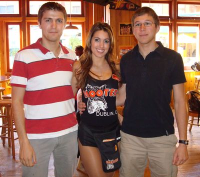 hooters.jpg